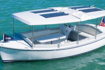 ultra-yacht electric boat at sea